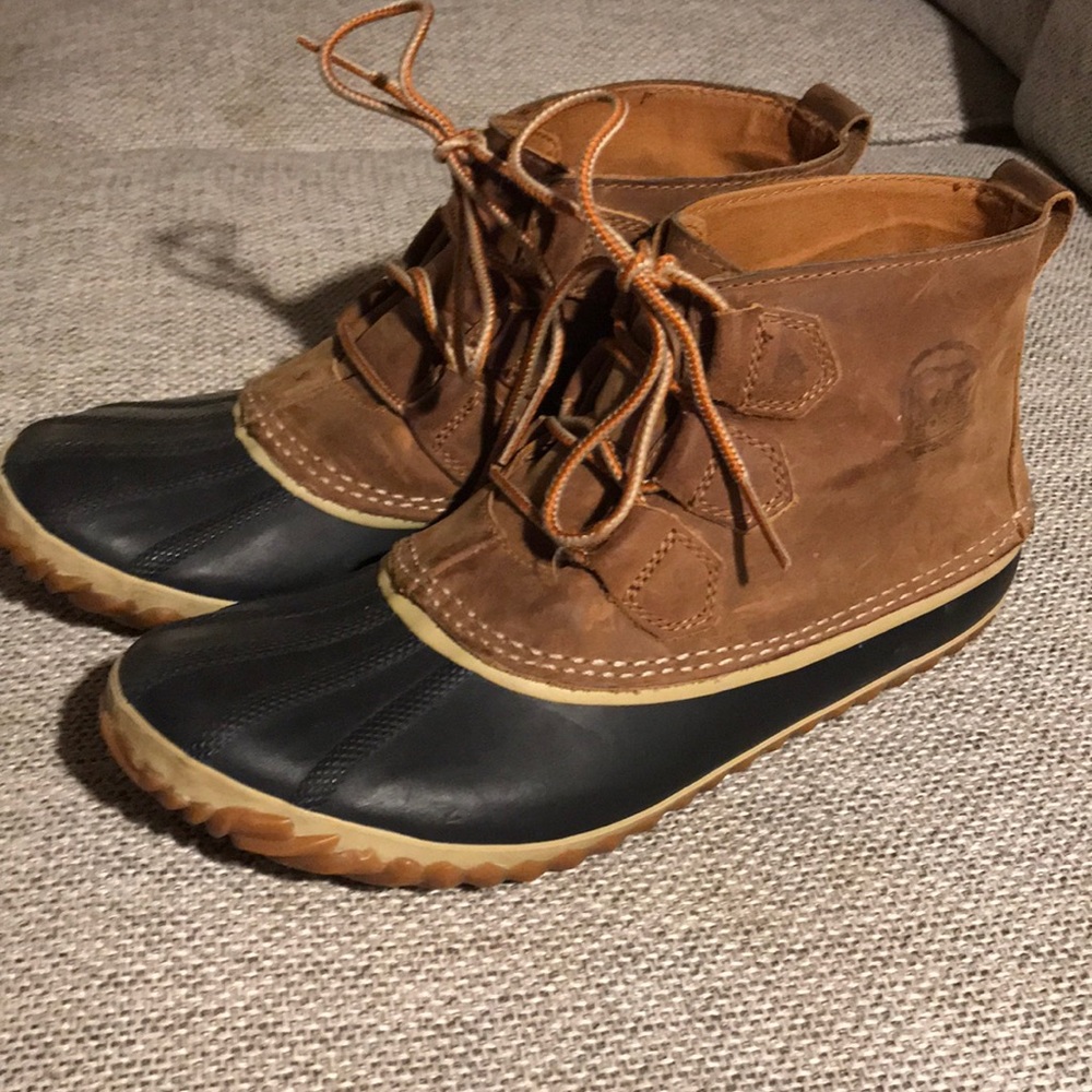 Sorel short boots